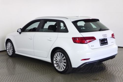 2017 Audi A3 Sportback e-tron WAUUPBFF9HA056784