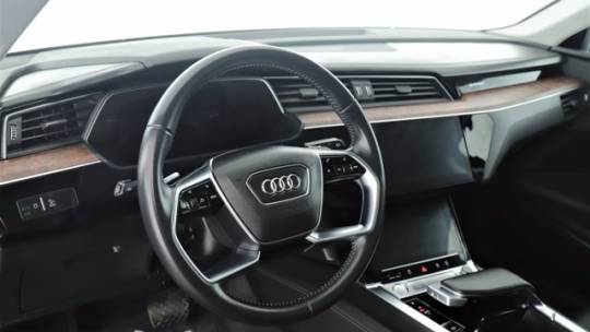 2019 Audi e-tron WA1LAAGE4KB009464