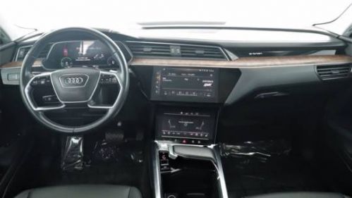 2019 Audi e-tron WA1LAAGE4KB009464