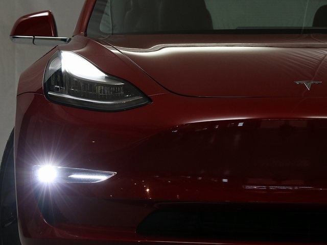 2018 Tesla Model 3 5YJ3E1EB9JF129677