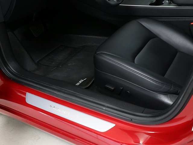 2018 Tesla Model 3 5YJ3E1EB9JF129677