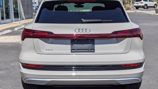 2019 Audi e-tron WA1LAAGE1KB022995