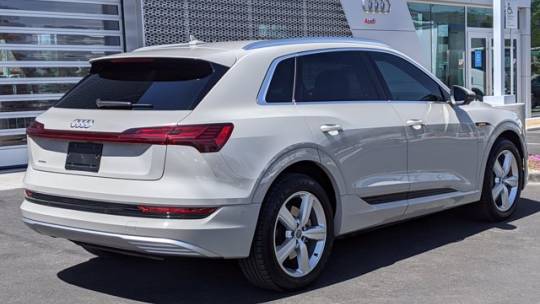 2019 Audi e-tron WA1LAAGE1KB022995