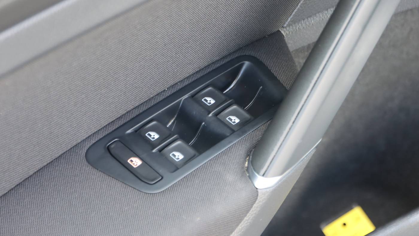 2019 Volkswagen e-Golf WVWKR7AU1KW909535