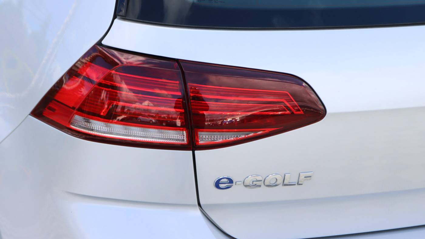 2019 Volkswagen e-Golf WVWKR7AU1KW909535