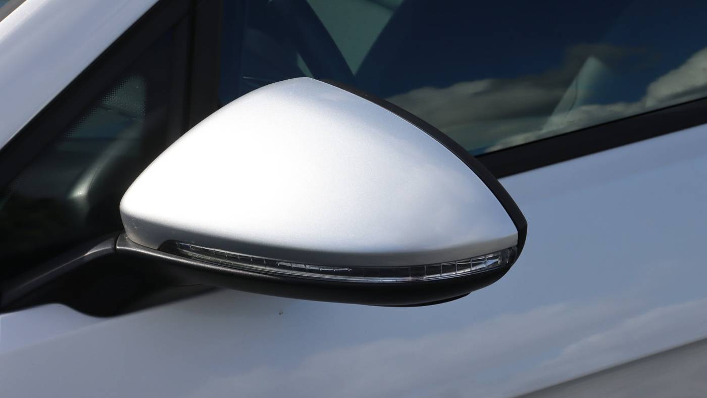 2019 Volkswagen e-Golf WVWKR7AU1KW909535