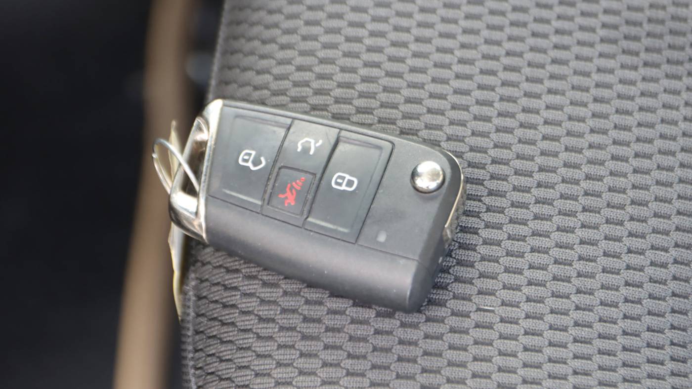 2019 Volkswagen e-Golf WVWKR7AU1KW909535