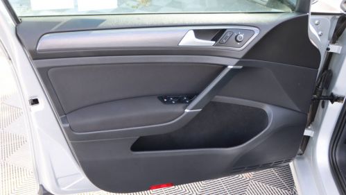 2019 Volkswagen e-Golf WVWKR7AU1KW909535