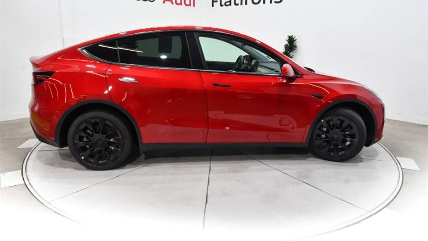 2021 Tesla Model Y 5YJYGDEE4MF243974
