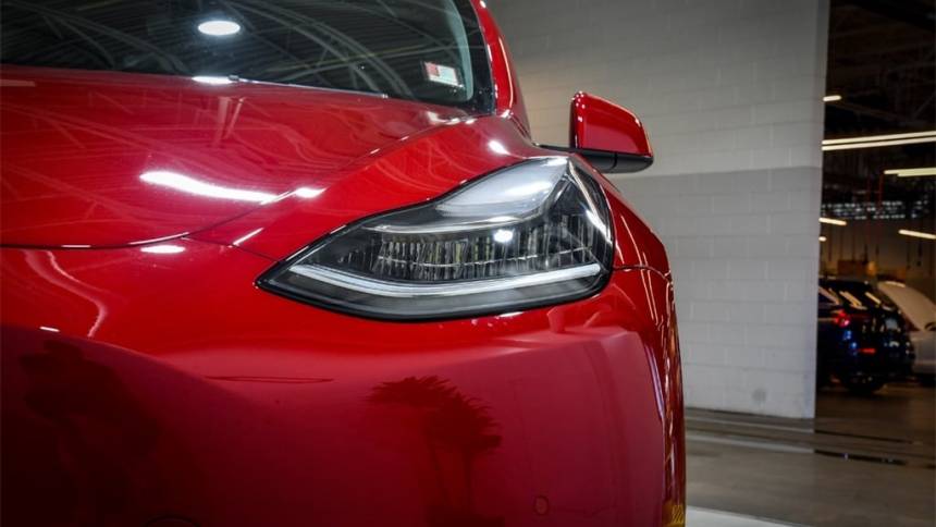 2021 Tesla Model Y 5YJYGDEE4MF243974