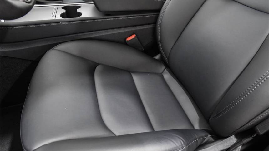 2021 Tesla Model Y 5YJYGDEE4MF243974