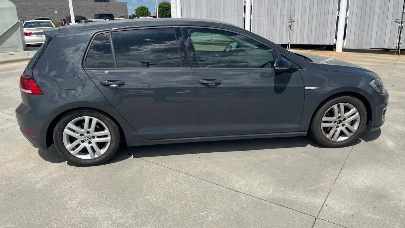 2019 Volkswagen e-Golf WVWKR7AU5KW918142
