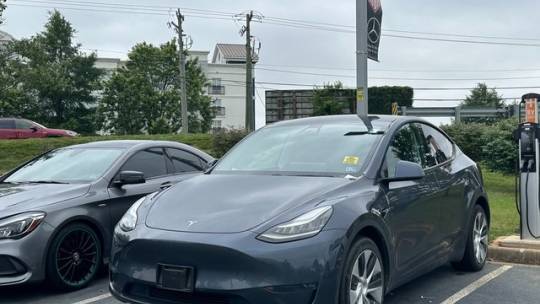 2020 Tesla Model Y 5YJYGDEE8LF011960