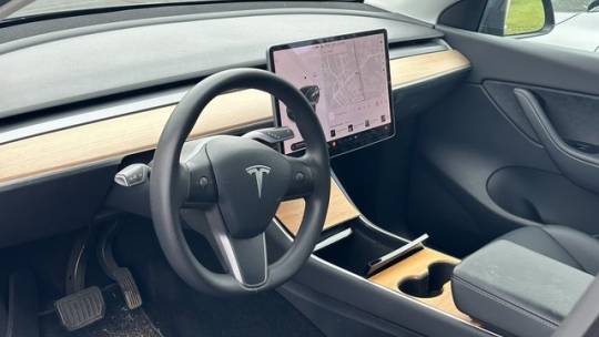 2020 Tesla Model Y 5YJYGDEE8LF011960