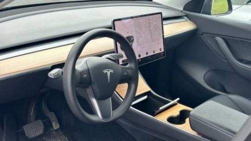 2020 Tesla Model Y 5YJYGDEE8LF011960