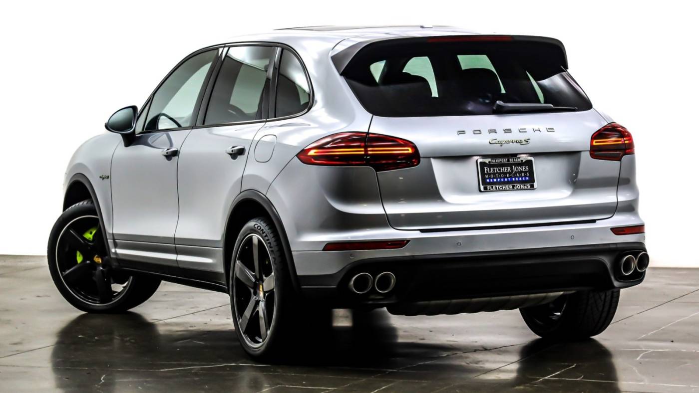 2016 Porsche Cayenne WP1AE2A24GLA16355