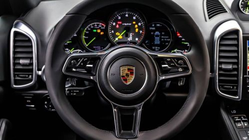 2016 Porsche Cayenne WP1AE2A24GLA16355