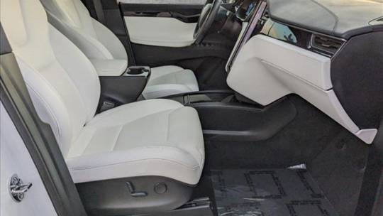 2019 Tesla Model X 5YJXCDE28KF152233