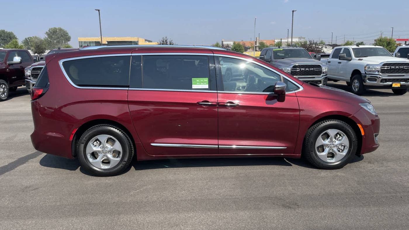 2018 Chrysler Pacifica 2C4RC1N72JR248218