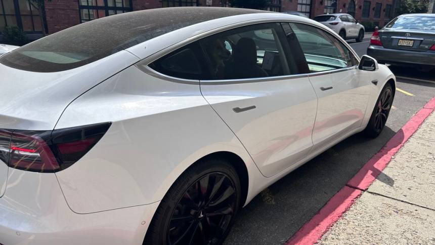 2018 Tesla Model 3 5YJ3E1EB1JF122058