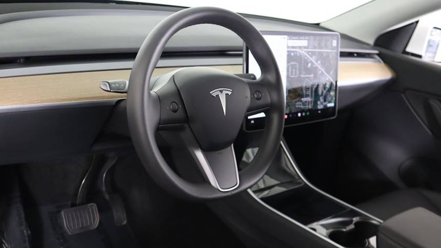 2020 Tesla Model Y 5YJYGDEE7LF006748