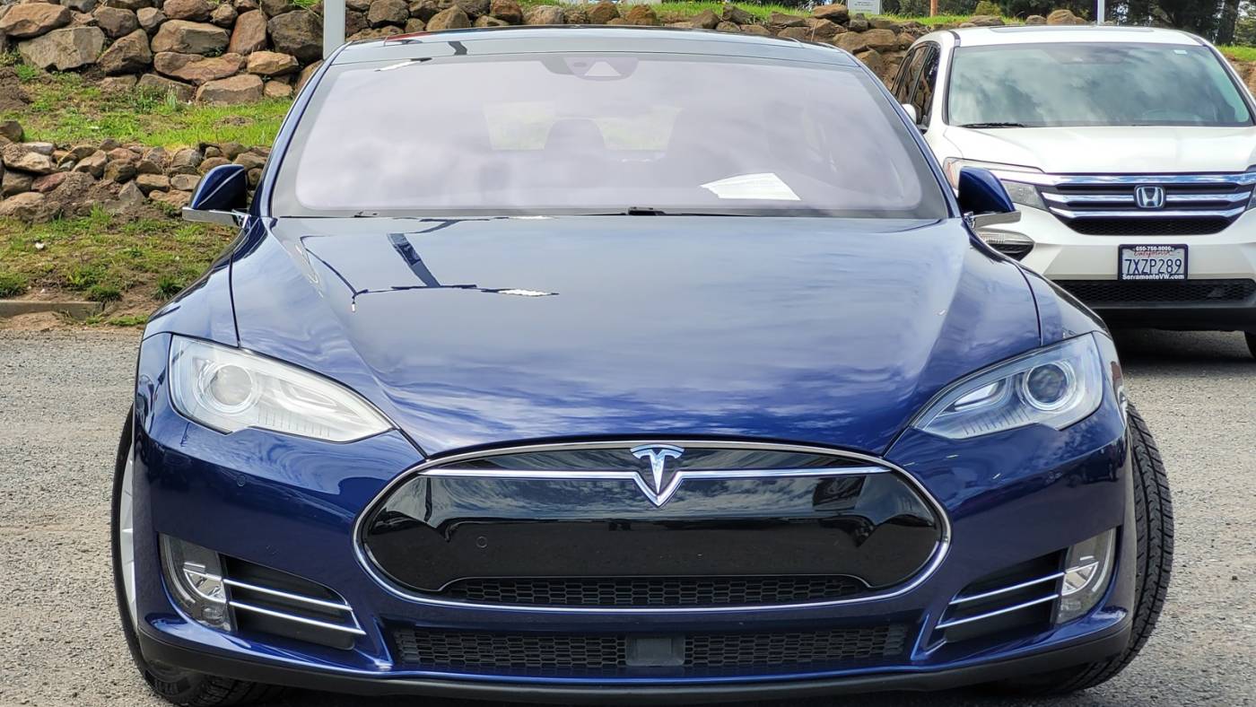 2016 Tesla Model S 5YJSA1E23GF132820