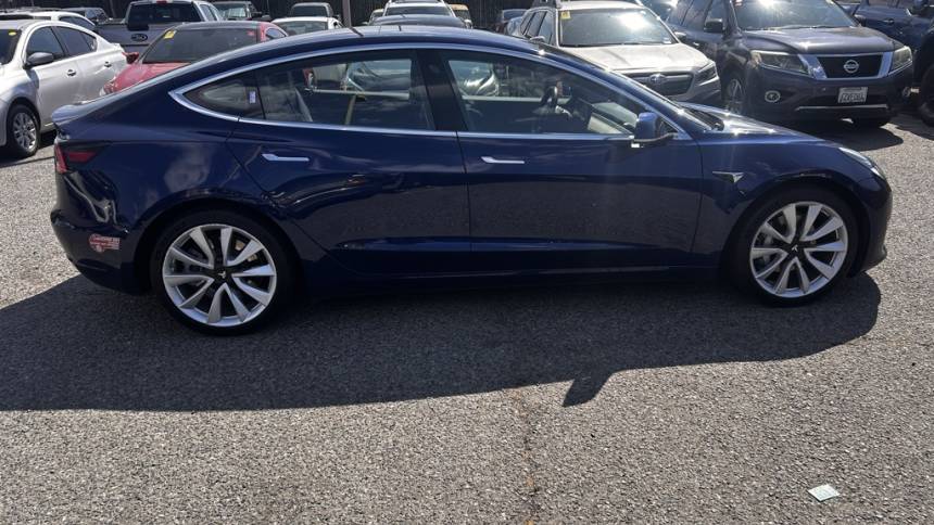 2018 Tesla Model 3 5YJ3E1EA8JF035801