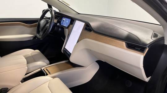 2018 Tesla Model X 5YJXCDE24JF141549