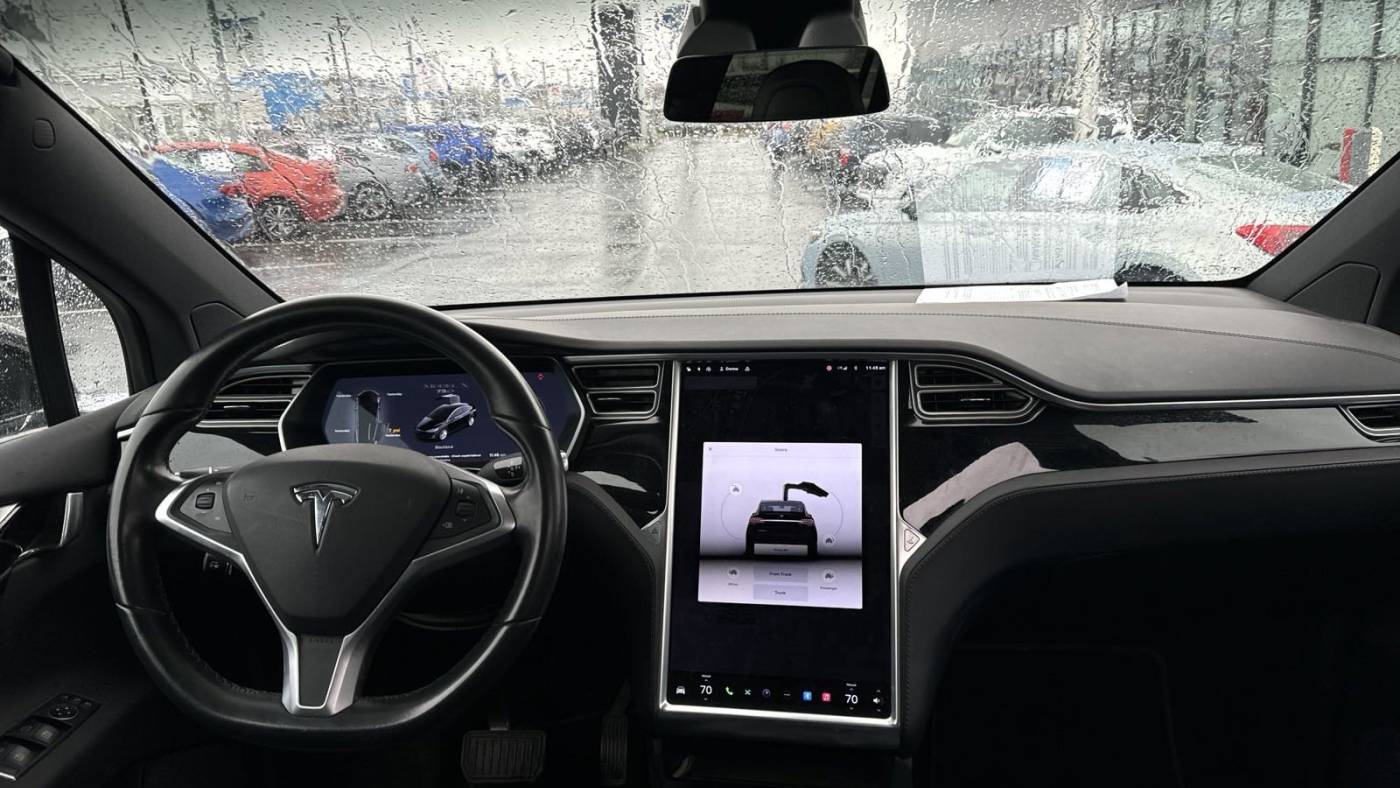 2018 Tesla Model X 5YJXCBE25JF088087