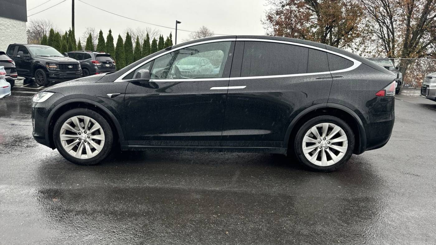 2018 Tesla Model X 5YJXCBE25JF088087