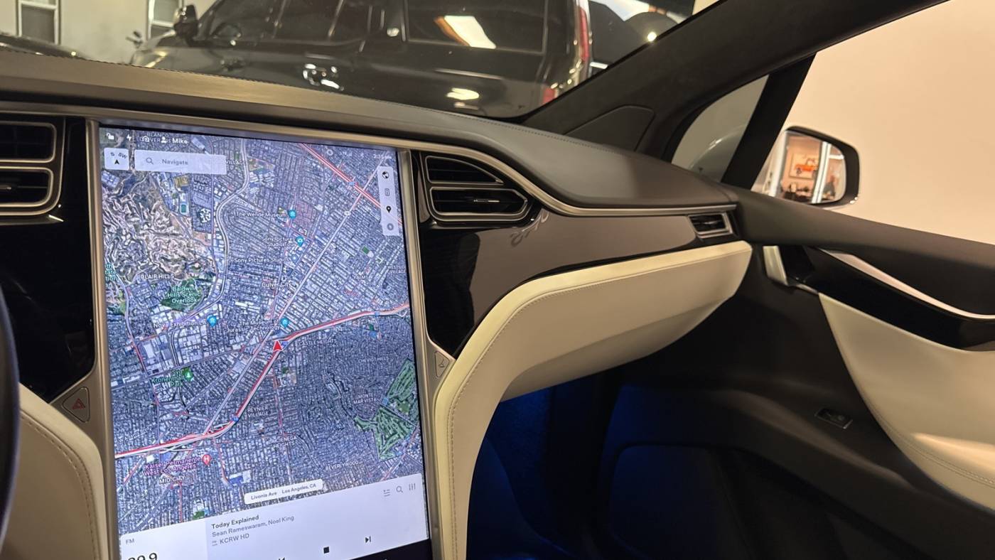 2017 Tesla Model X 5YJXCDE27HF052231