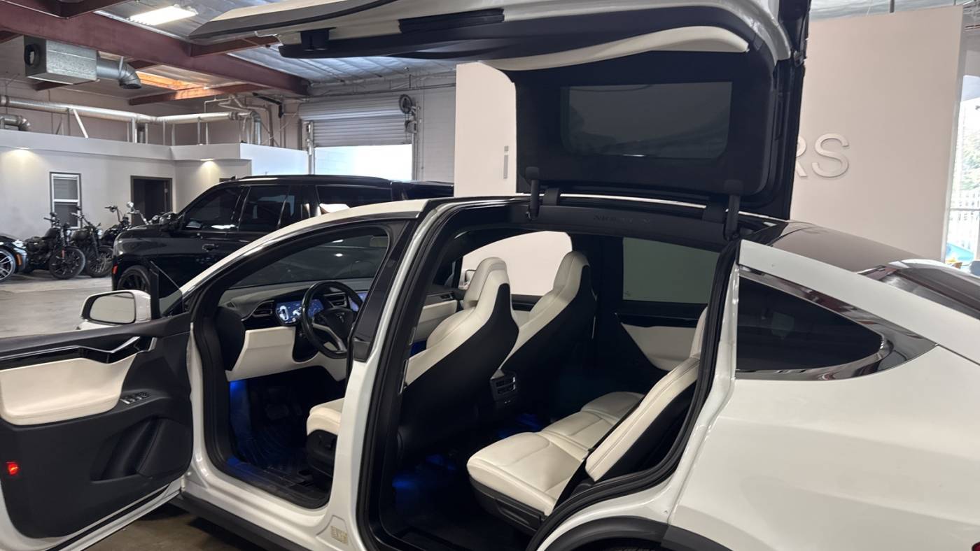 2017 Tesla Model X 5YJXCDE27HF052231