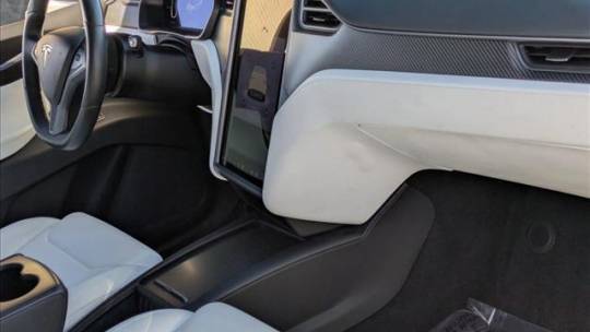 2018 Tesla Model X 5YJXCAE28JF141066