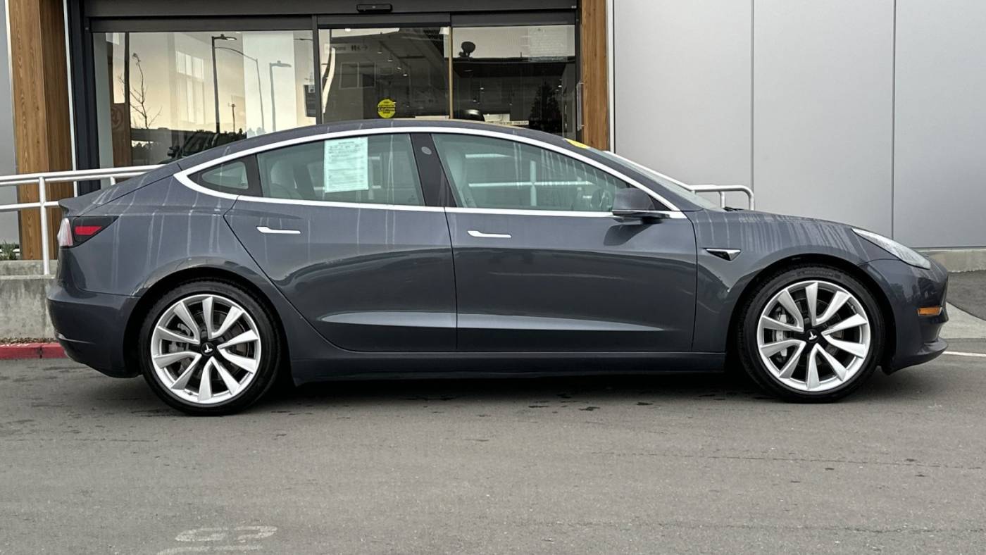 2018 Tesla Model 3 5YJ3E1EB1JF100500