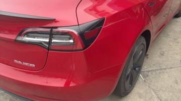 2018 Tesla Model 3 5YJ3E1EB8JF099670