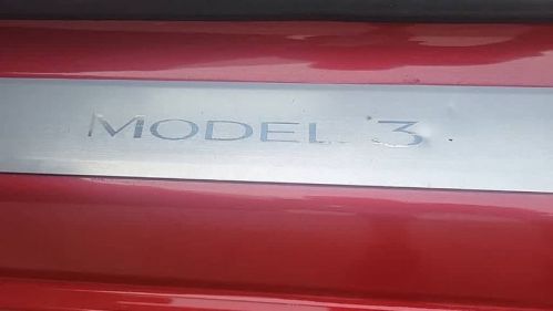 2018 Tesla Model 3 5YJ3E1EB4JF117145