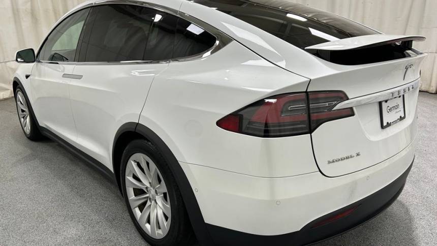 2018 Tesla Model X 5YJXCDE22JF089385