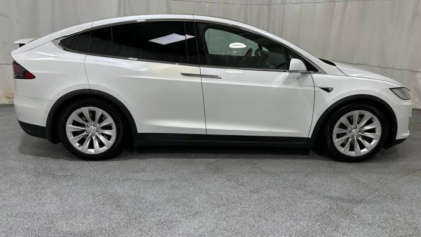 2018 Tesla Model X 5YJXCDE22JF089385