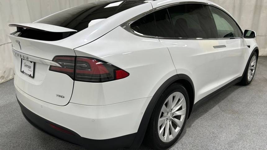 2018 Tesla Model X 5YJXCDE22JF089385