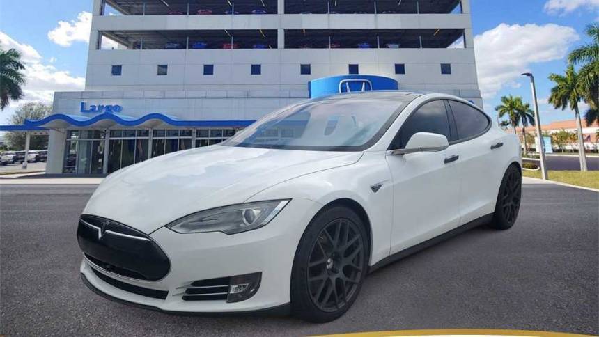 2013 Tesla Model S 5YJSA1DNXDFP04229