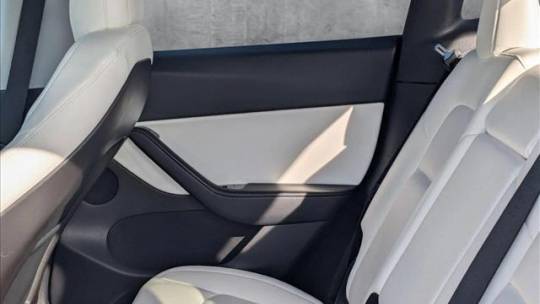 2020 Tesla Model Y 5YJYGDEE5LF020261