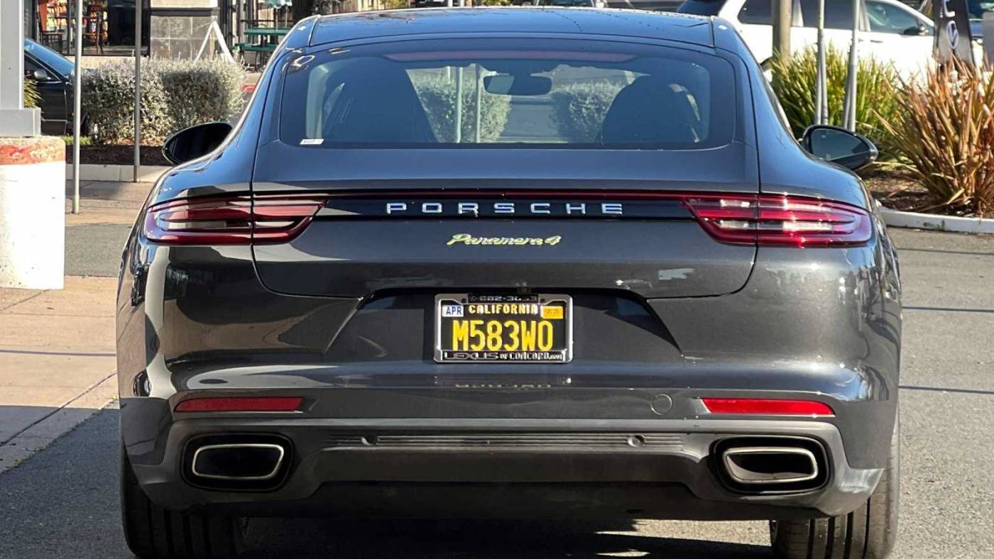 2018 Porsche Panamera WP0AE2A7XJL130171