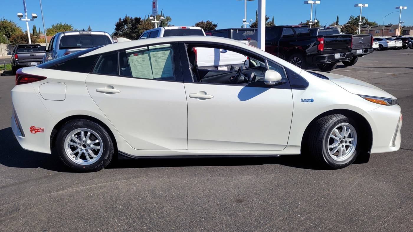 2017 Toyota Prius Prime JTDKARFP8H3035037