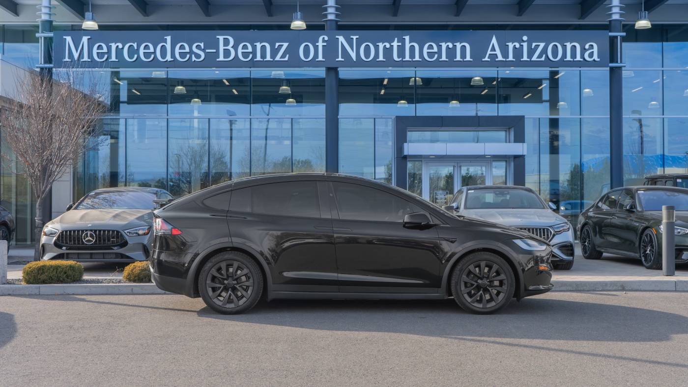 2022 Tesla Model X 7SAXCBE61NF331387