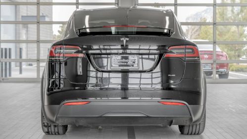 2022 Tesla Model X 7SAXCBE61NF331387