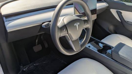 2021 Tesla Model Y 5YJYGDEEXMF095751