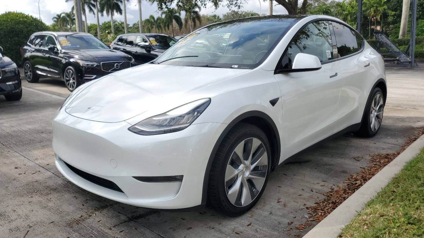 2021 Tesla Model Y 5YJYGDEE6MF105725