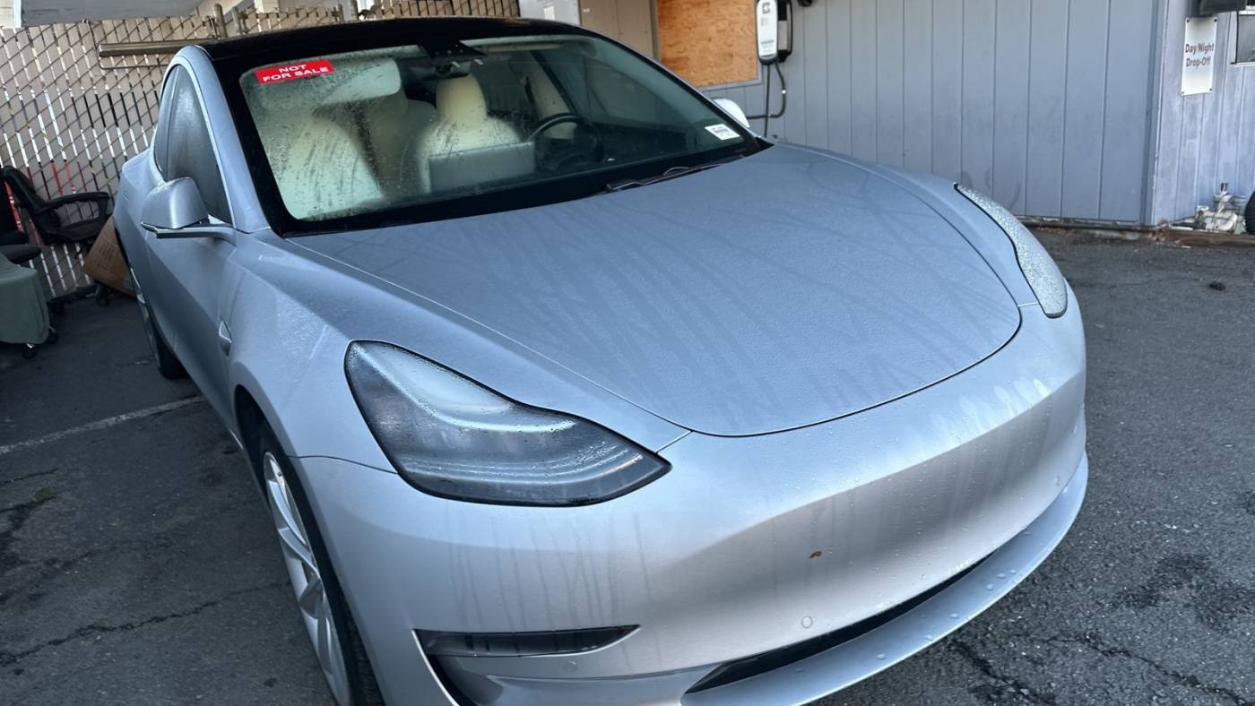 2018 Tesla Model 3 5YJ3E1EA9JF166400