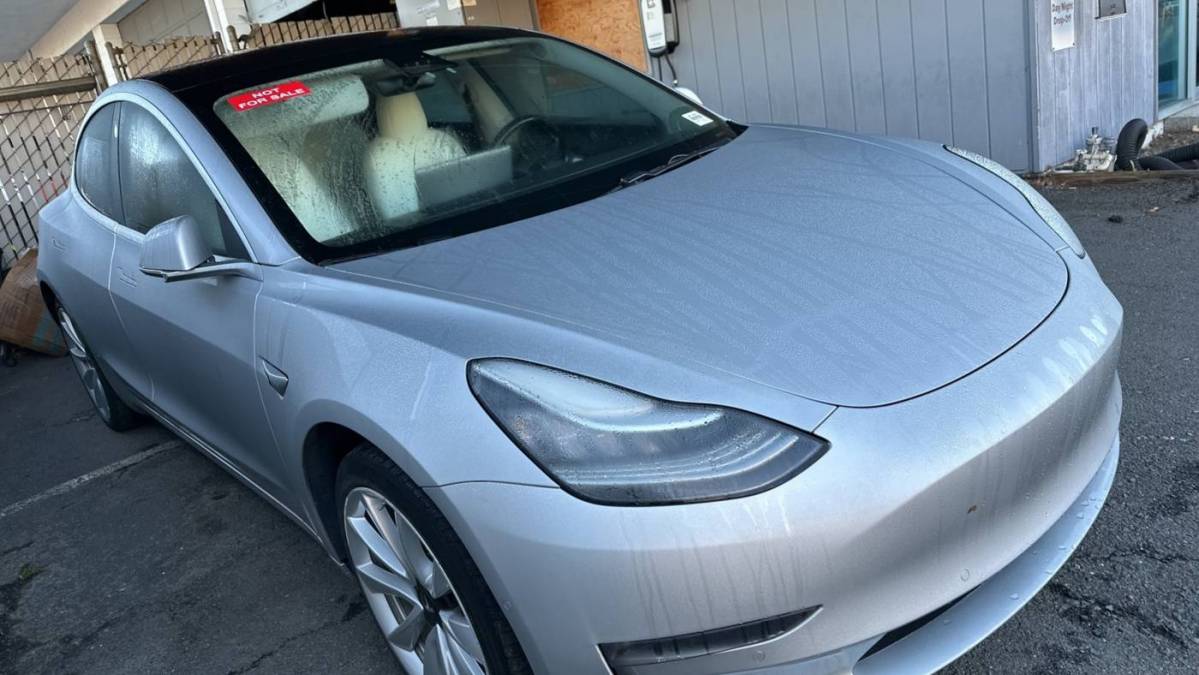 2018 Tesla Model 3 5YJ3E1EA9JF166400