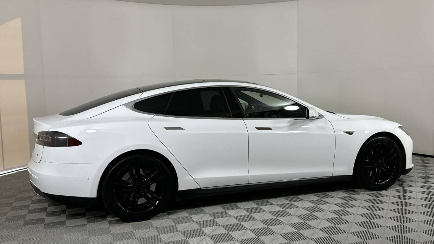 2016 Tesla Model S 5YJSA1E16GF124945